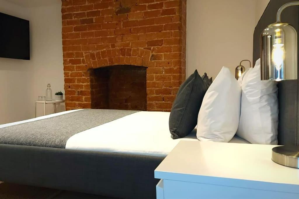 Stylish Apartment In City Centre With Parking Preston  Eksteriør bilde