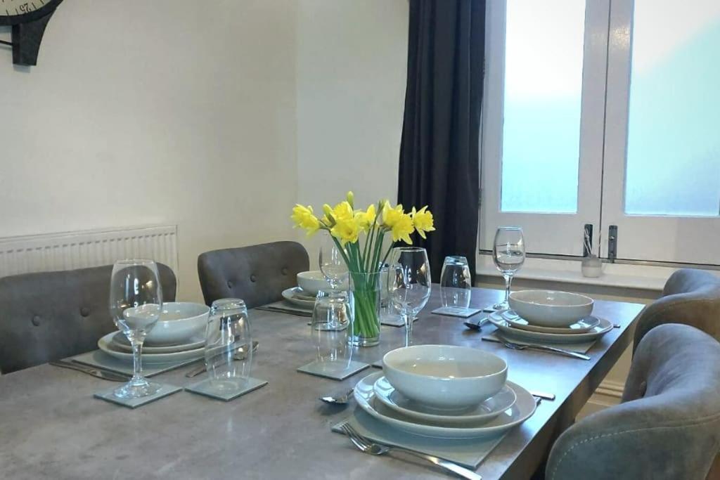 Stylish Apartment In City Centre With Parking Preston  Eksteriør bilde