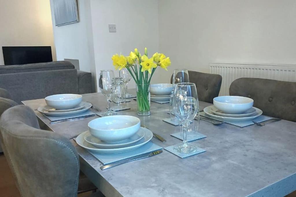 Stylish Apartment In City Centre With Parking Preston  Eksteriør bilde